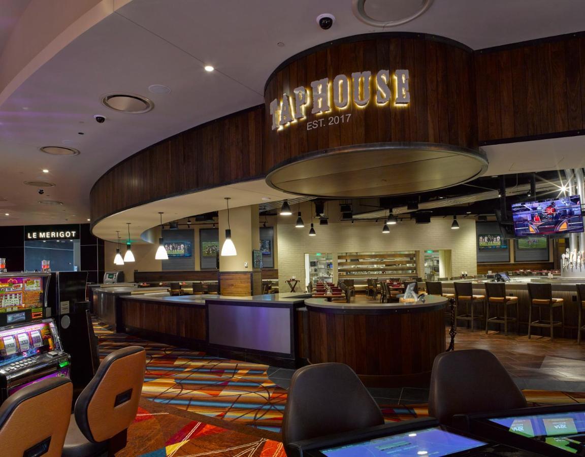 Bally'S Evansville Casino & Hotel Exterior photo