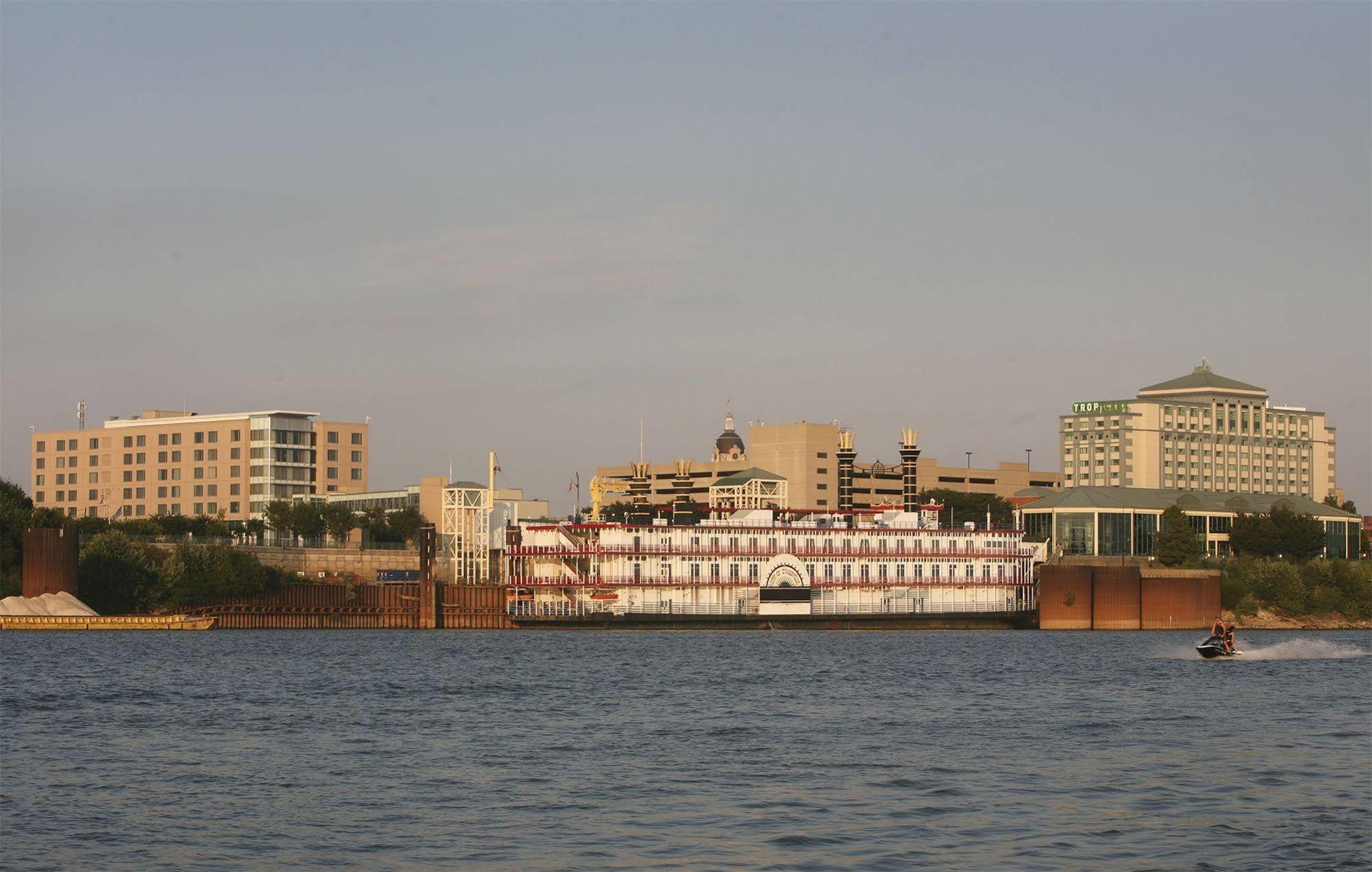 Bally'S Evansville Casino & Hotel Exterior photo