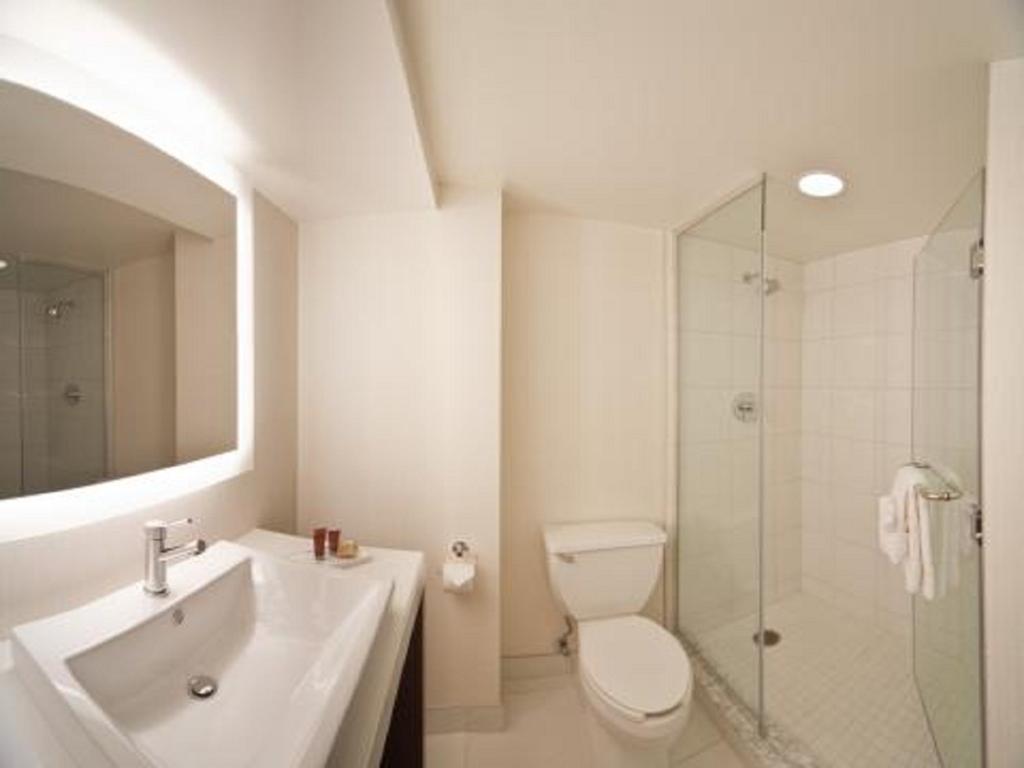 Bally'S Evansville Casino & Hotel Room photo
