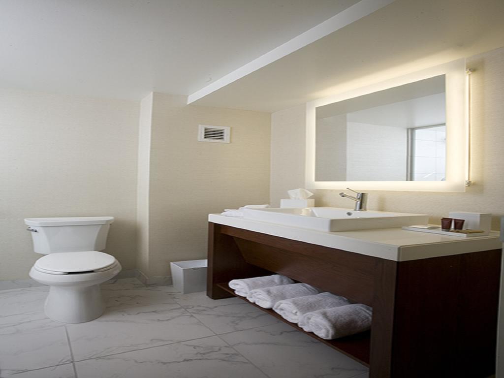 Bally'S Evansville Casino & Hotel Room photo